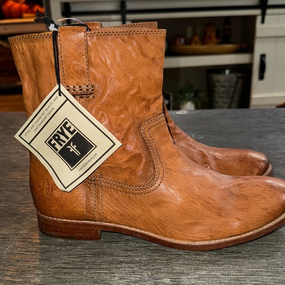 Women’s brand new with tags Frye booties size 11